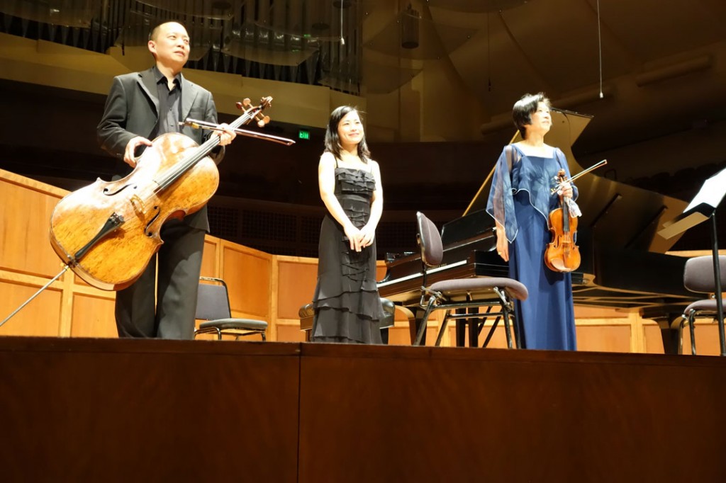 左より、エイモス・ヤング氏、福原彰美、亀井由紀子氏