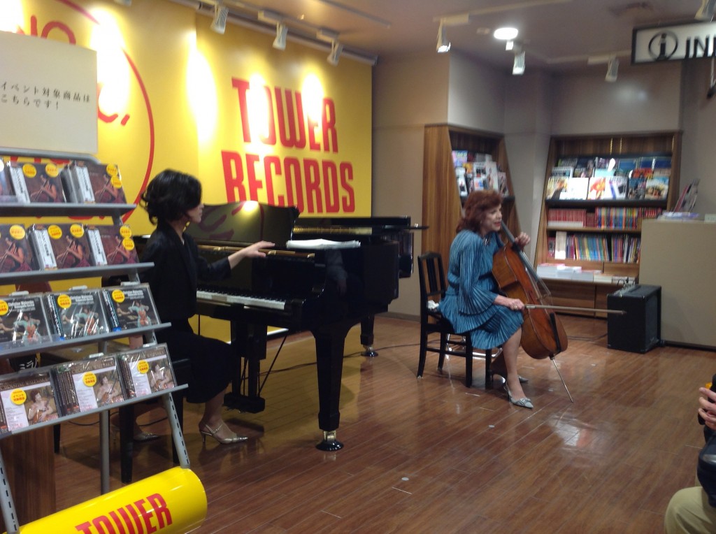 タワーレコード渋谷店にて